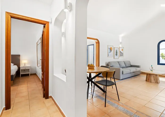 Lanzarote Volcan 7 فيلة *